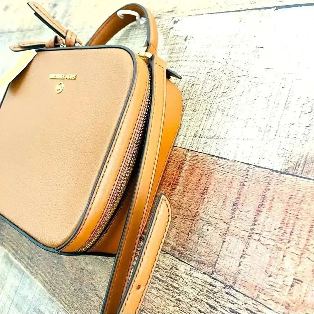 NWT Micheal Kors Medium Jet Set Pebbled Leather Crossbody